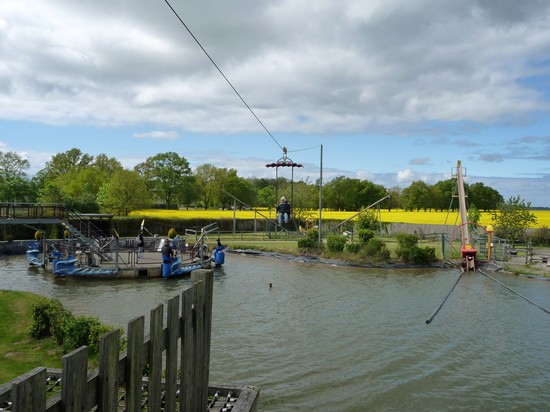 Rügenpark Gingst: Wasserkarussel, Seilbahn und Boot