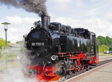 Dampflok Rasender Roland auf der Fahrt durch Rügen